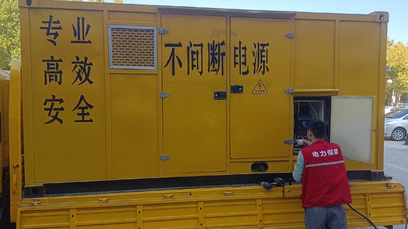 金台柴油发电机组和UPS电源配合使用时，如何避免切换过程中的电力中断？